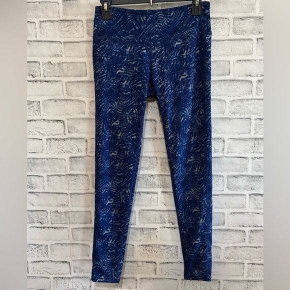Athleta Aurora blue & gray patterned athletic leggings ankle length~Small - Picture 2 of 5